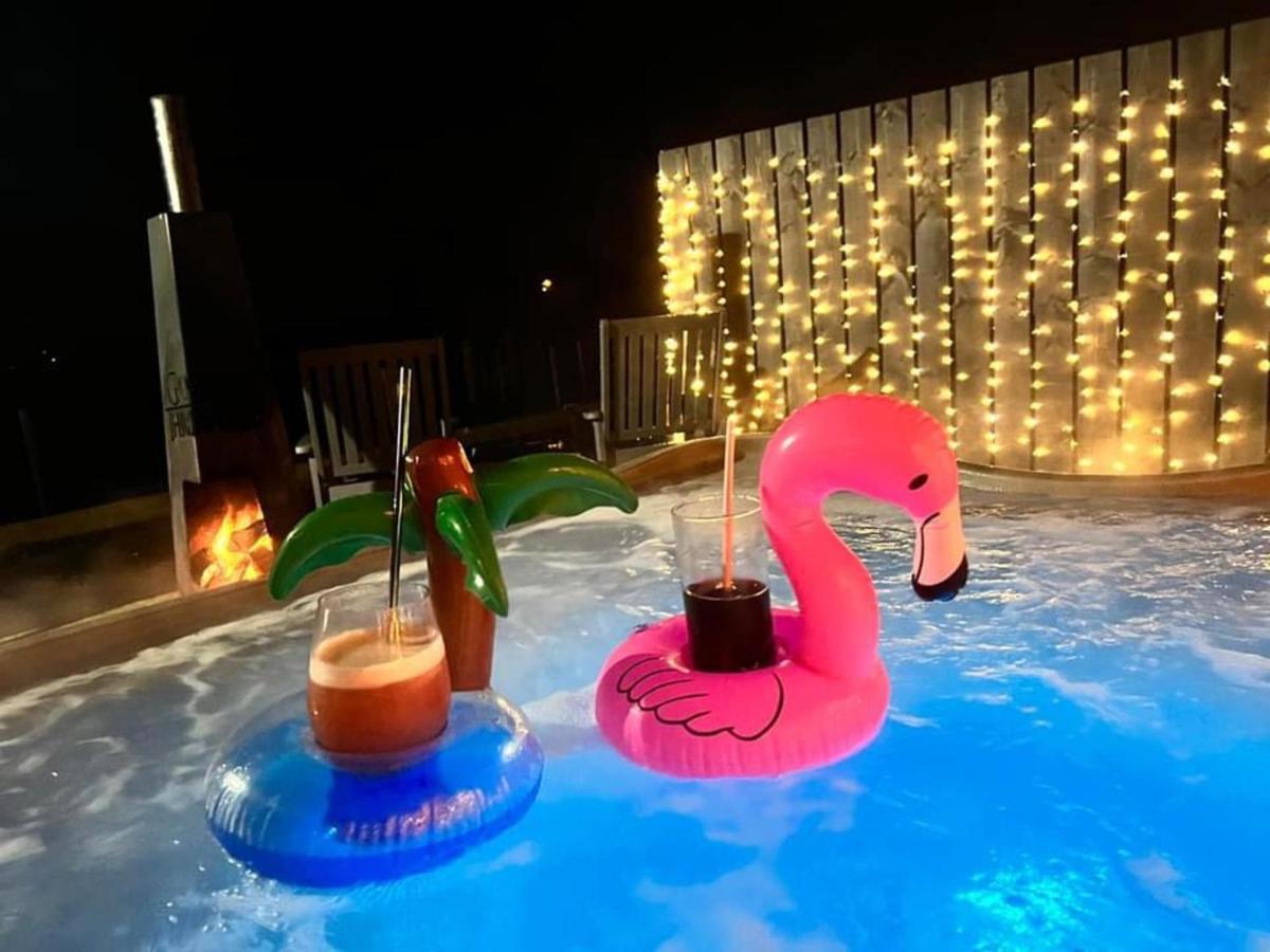Deerfin Rentals Private Chalet With Hot Tub Ballymena Exterior foto