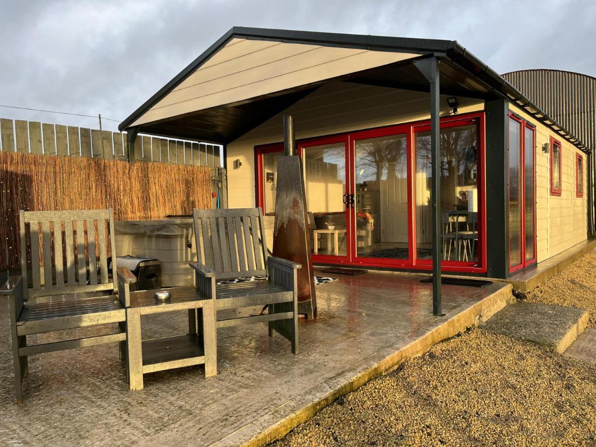 Deerfin Rentals Private Chalet With Hot Tub Ballymena Exterior foto